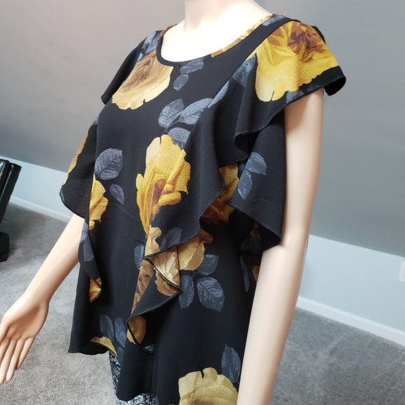 Free Kisses Blouse - Picture 2 of 5